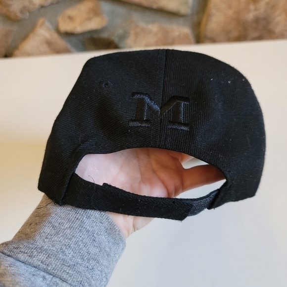 MICHIGAN WOLVERINES BLACK ADJUSTABLE HAT - Picture 5 of 9